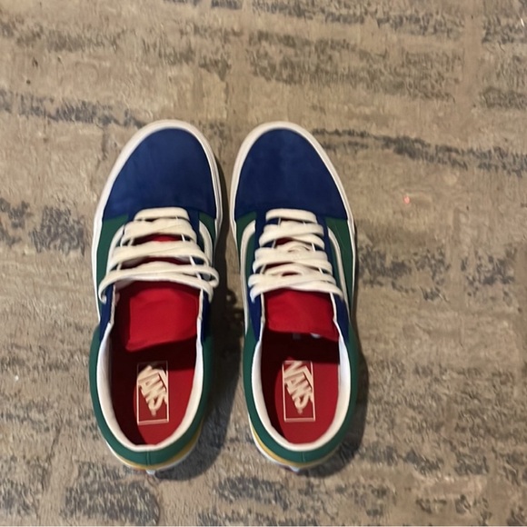 Vans - Picture 6 of 7